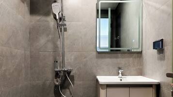 Standard Studio | Bathroom