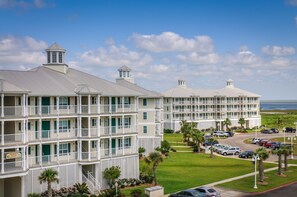 Exterior - Classic 1BR Suite w/ Kitchen | Pools, Golf & Beach (Galveston)