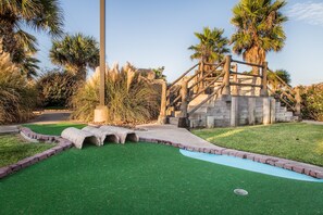 Property grounds - Classic 1BR Suite w/ Kitchen | Pools, Golf & Beach (Galveston)