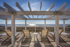Terrace/patio - Classic 1BR Suite w/ Kitchen | Pools, Golf & Beach (Galveston)