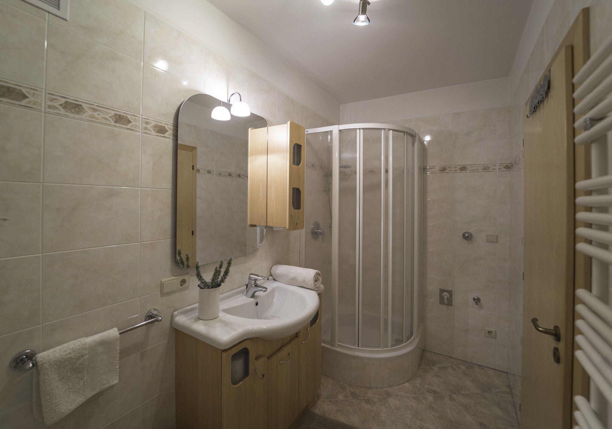Dusche, Bidet, Handtücher