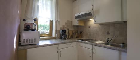 Coffee/tea maker, fridge, microwave, cookware/dishes/utensils
