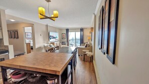 Dining - 2BR Rocky Mountain Condo – Steps from Slopes (Kimberley)