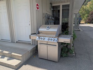 Property grounds - 2BR Rocky Mountain Condo – Steps from Slopes (Kimberley)