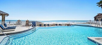 Beachside Studio w/ Pools, Hot Tub & Direct Beach Access, Sleep 4 at the Escapes