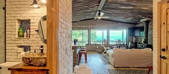 Cozy Mountain Cabin with Stunning Lake & Ridge Views