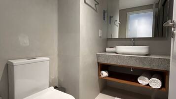 Family Apartment, Balcony, Pool View | Bathroom