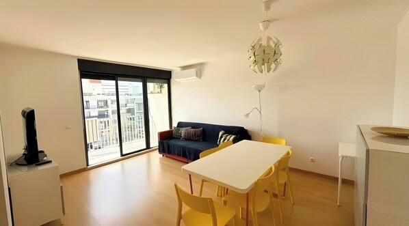 Interior - Apartment 'Summer Place' with Balcony and Wi-Fi (Monte Gordo)