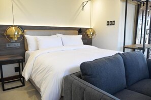 1 dormitorio, tabla de planchar con plancha, wifi y ropa de cama