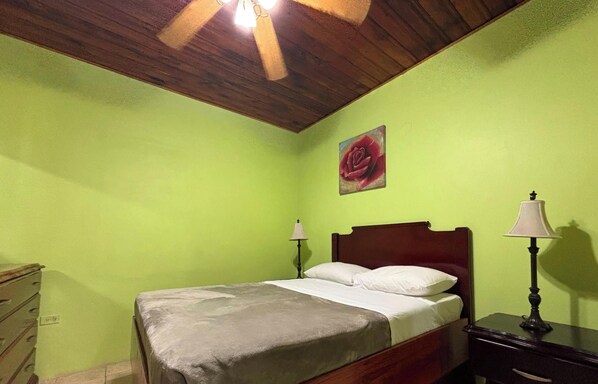 Comfort Studio - Beverly's Oasis Suites (Lowlands)