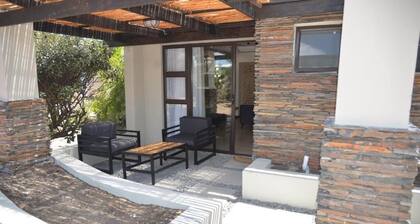 Boutique Private Suite âą Patio âą Beach âą 2 Rooibos