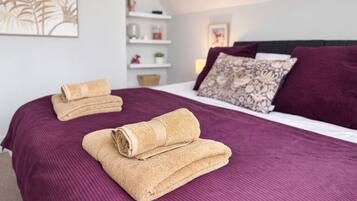 Iron/ironing board, free WiFi, bed sheets