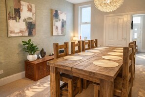 Dining - Spacious 5 Br House, Sleeps 10, with Games Room, Gated Parking and Large Garden (Mapperley)