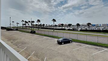 Condo (1 Bedroom) | Property amenity