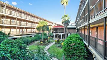 Condo (1 Bedroom) | Property amenity