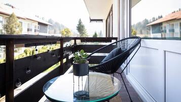 Apartment, 1 Bedroom, Balcony, Mountain View | Terrace/patio