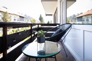 อพาร์ทเมนท์, 1 ห้องนอน, ระเบียง, วิวภูเขา | ลานระเบียง/นอกชาน