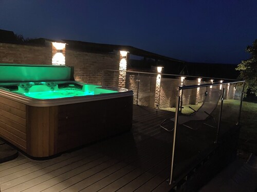 Guest house with jacuzzi and sauna for 12 people near Mecsek