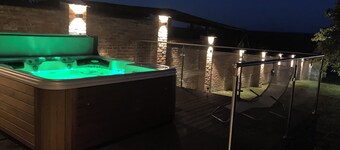 Guest house with jacuzzi and sauna for 12 people near Mecsek