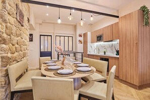 Dining - Beautiful apartment in the heart of Paris 10 people (Paris)
