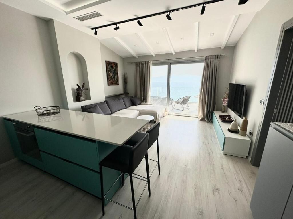 Apartment, Balcony, Sea View | Living area