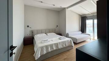 Leilighet, 2 soverom, balkong, sjøutsikt