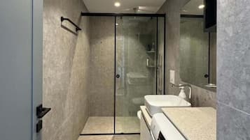 Apartment, 2 Bedrooms, Balcony, Sea View | Bathroom