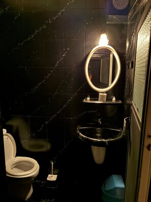 Classic Triple Room, Balcony | Bathroom - Mk BİGG BOSS OTEL (erzurum)