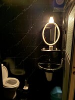 Classic Triple Room, Balcony | Bathroom