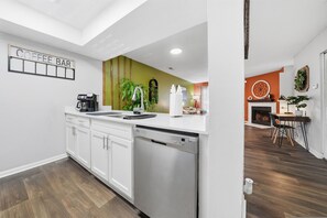 Interior - Modern 2BR/2BA w/ King Bed, Pool + Gym #10 (Tampa)