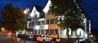 호텔 펜션 뢰벤, 펠트키르히 근처 - 휴가객, 회사원 및 작업자를 위한 저렴한 객실