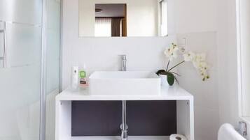 Enkeltrom – basic, fjellutsikt | Bad