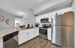 Fridge, microwave, oven, stovetop - Modern 2BR/2BA | King Bed + Pool, Gym #6 (Tampa)