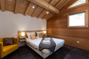 Chalet | 4 bedrooms, bed sheets - Chalet in Vanoise With Spa and Stunning Views (Peisey-Nancroix)