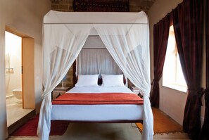 Tabla de planchar con plancha, wifi gratis y ropa de cama 