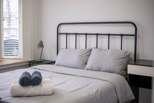 Vancouver 2BR Suite - Near Trout Lake & SkyTrain