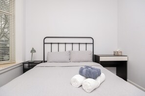 2 habitaciones, tabla de planchar con plancha y wifi gratis 