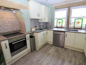 Dishwasher, cookware/dishes/utensils - Milburn Cottage (Keighley)