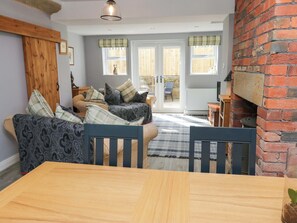 Living area - Milburn Cottage (Keighley)