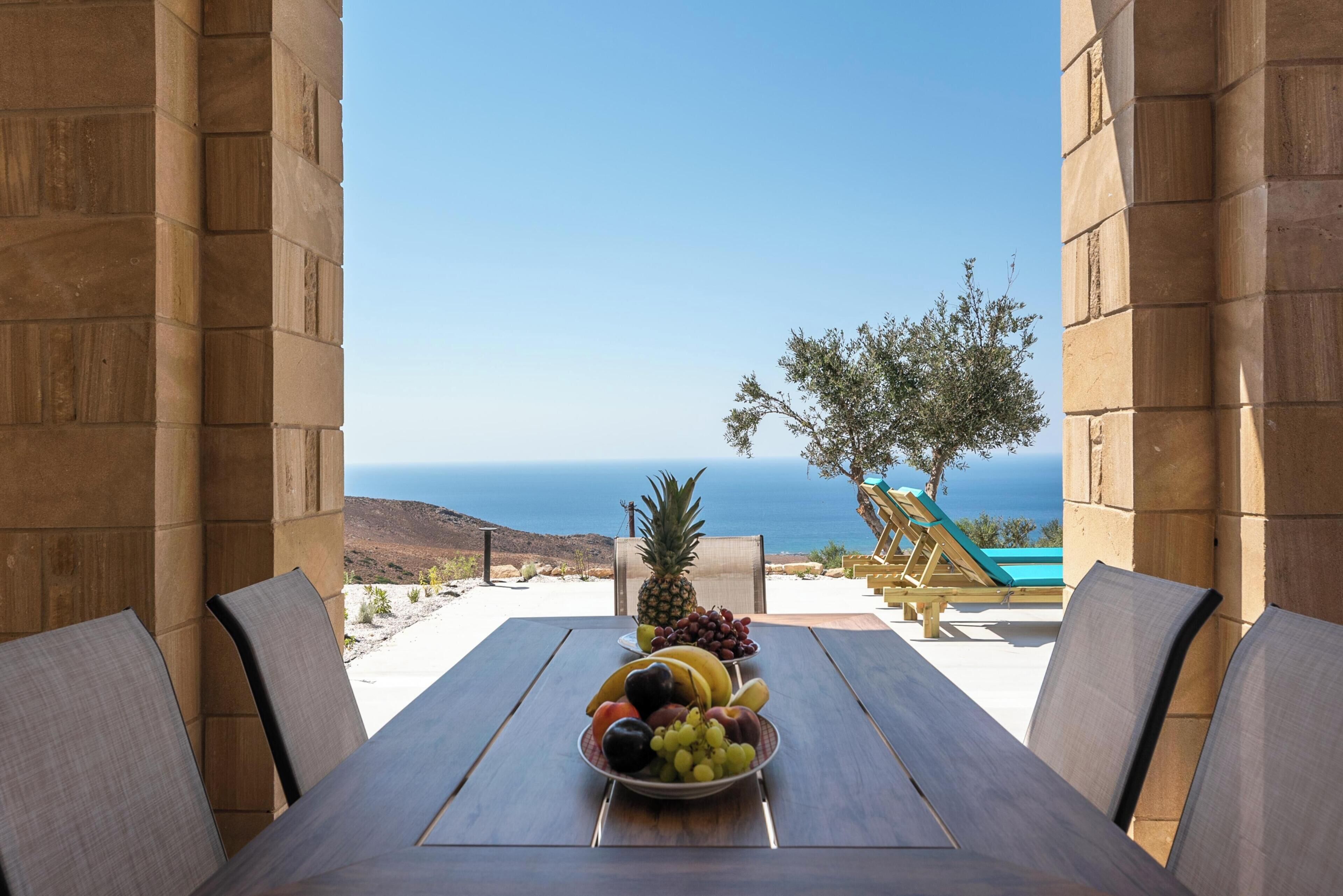 Villa, vista mare | Pasti in camera