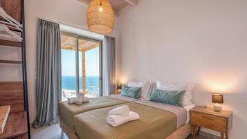 Villa, vista mare | Tende oscuranti, insonorizzazione, ferro/asse da stiro