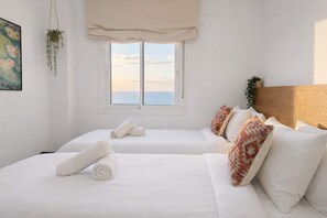 2 bedrooms, desk, iron/ironing board, WiFi - Casares Rooftop Apartment by Costarentals (Casares)