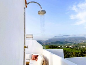 Property grounds - Casares Rooftop Apartment by Costarentals (Casares)
