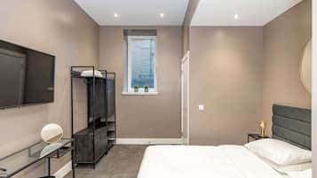 2 bedrooms, desk, iron/ironing board, WiFi