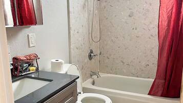 Ferienhaus, Balkon | Badezimmer