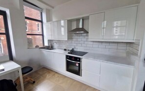 Private kitchen - Stylish and modern 1 bedroom Apartment, Central Leeds (Leeds)