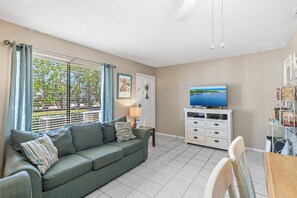 Smart TV - ⭐Walk to Beach | Complex Pool | Sandprints D3⭐ (Miramar Beach)