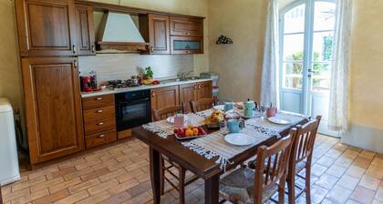 Zafferano Home with Pool in Villa CàBrandano