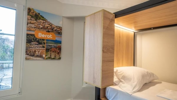 7even Boutique Hostel - 티라나