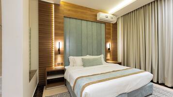 Egyptian cotton sheets, premium bedding, minibar, in-room safe